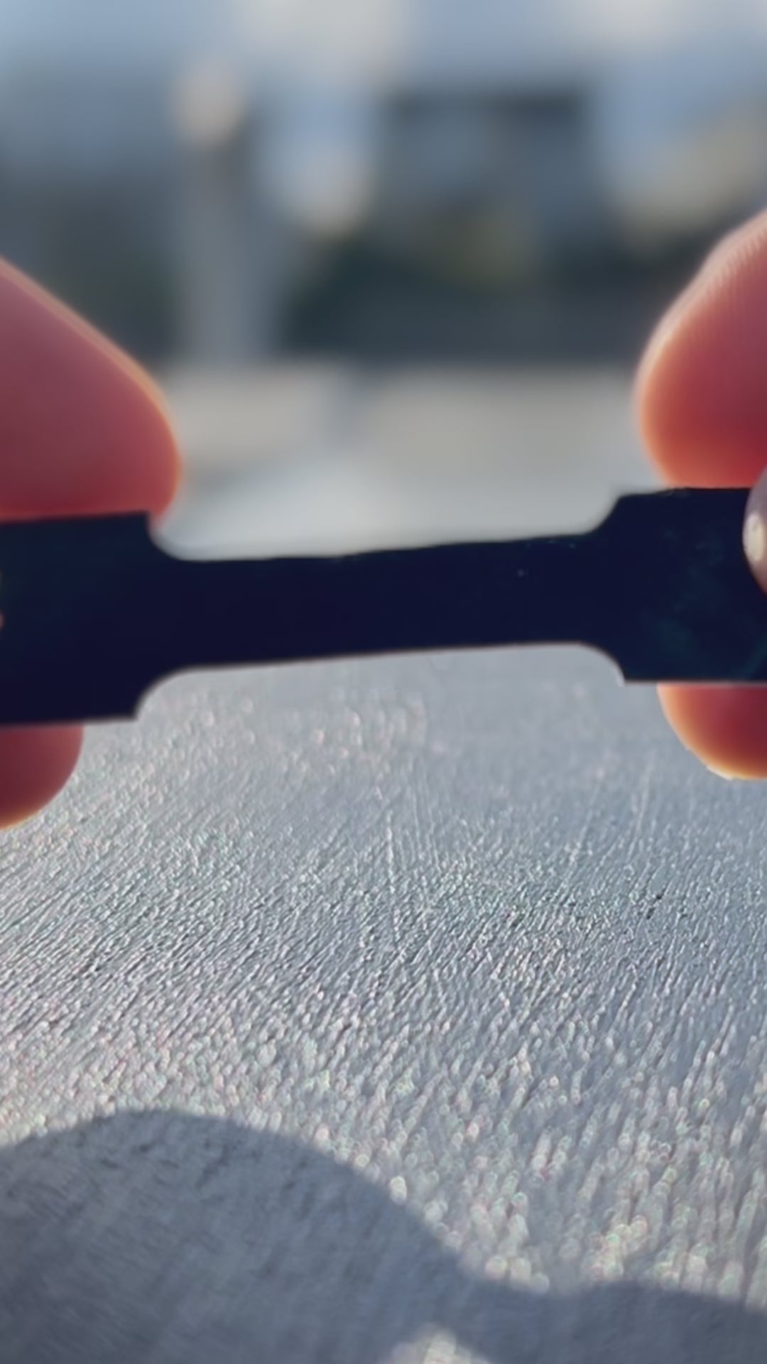 Load video: <p><strong>Step 1 </strong> Start with clean & dry nose<br/><strong>Step 2</strong> Peel the backing<br/><strong>Step 3</strong> Position on middle of nose<br/><strong>Step 4</strong> Stick it. Press & Rub Edges. Breathe Better Instantly</p>