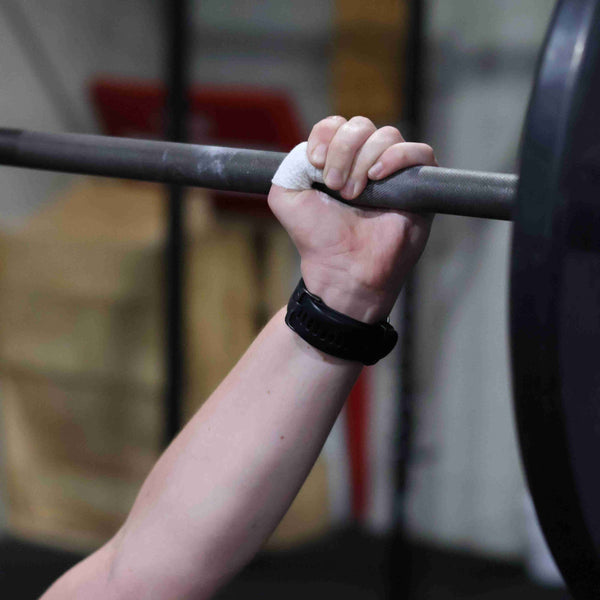 Maintains Grip Under Sweat